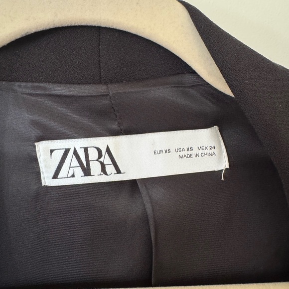 Black Zara Blazer - worn twice - Picture 3 of 4
